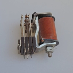 RP 100 relé Tesla - NOS