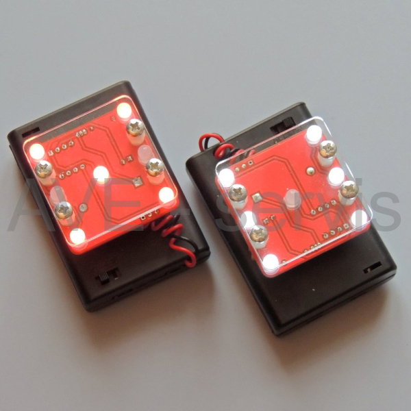 Elektronická hrací kostka s vibrací červené či bílé LED